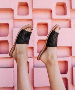 Salt+Umber DAZEY LADY SHOP Demi Slide - Black