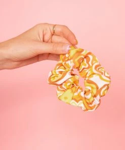 Dazey LA Dazey Daisy Scrunchie