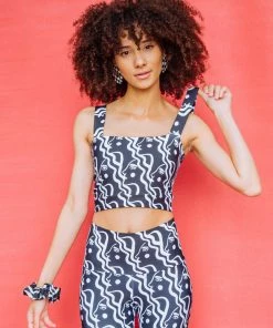 Dazey LA DAZEY BRAND Waterfall Woman Active Square Tank