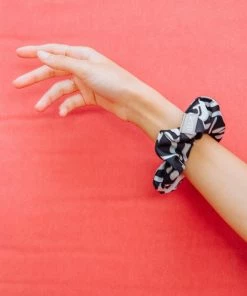 Dazey LA Waterfall Woman Scrunchie DAZEY BRAND