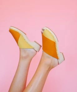 Santa Venetia Iris Leather Clog