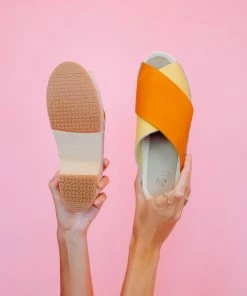 Santa Venetia Iris Leather Clog