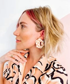 Okay Okay Company DAZEY LADY SHOP Check Stud Earrings In Pink/Creme