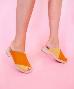 Santa Venetia Iris Leather Clog