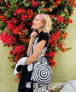 Grooves And Grain DAZEY LADY SHOP Bowler Mini - Black Spiral